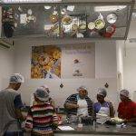 Moradores do Jardim Aeroporto participam de curso de Aproveitamento Integral de Alimentos em Araras, SP