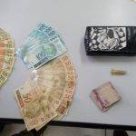 Rapaz é preso com meio quilo de maconha e mais de R$2 mil escondido em veículo