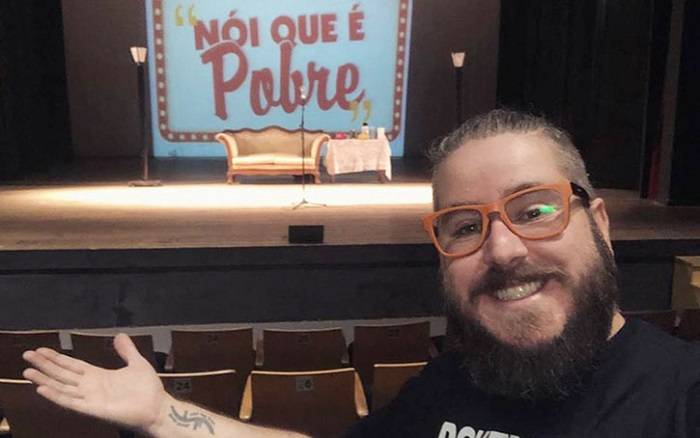 Comediante tem mais de 582 mil seguidores no Facebook, e se apresenta no Teatro Estadual "Maestro Francisco Paulo Russo" em Araras (SP)