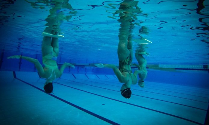 20.07.2020. Rio Maior, Portugal. Treino da equipe de nado artístico.