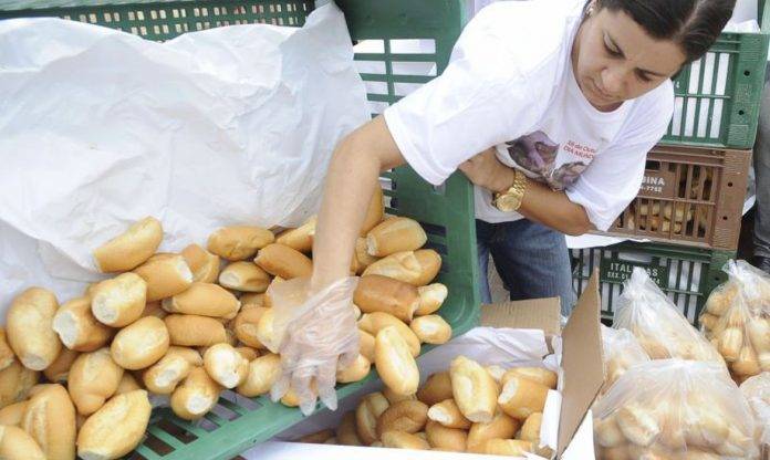 Preço do pão francês deverá ser fixado próximo ao balcão de venda