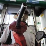 Preço médio do litro da gasolina cai 1,8% e chega a R$ 4,88, aponta ANP