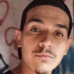 ‘Eu tinha tudo para dar errado na vida’, diz jovem que trocou as drogas por livros