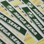 Mega-Sena acumulada deve pagar R$ 300 milhões neste sábado
