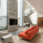 Veja como aplicar a tendência de paredes com revestimentos cimentícios na decoração