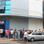 Prefeito Pedrinho Eliseu intercede junto à Caixa Econômica Federal, visando diminuir filas do Auxílio Brasil em Araras, SP