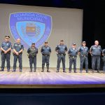 Guarda Civil Municipal comemora 55 anos e homenageia integrantes durante solenidade no Teatro Estadual Maestro Francisco Paulo Russo em Araras, SP