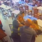 Mulher se engasga em restaurante e é salva por policiais militares em SP