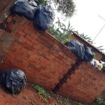 Moradores reclamam de acúmulo de lixo e falta de coleta em bairro da zona rural de Araras, SP