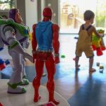 Brinquedos falsificados: saiba como identificá-los e os riscos para as crianças