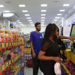 IBGE: Vendas no comércio ficam estáveis em agosto