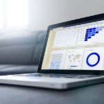 Quanto ganha uma pessoa que trabalha com marketing digital?